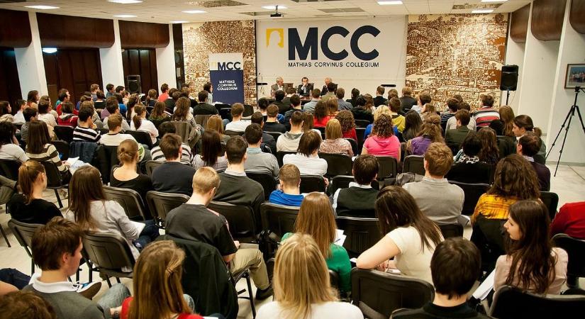 Az MCC főigazgatója körlevélben üzent a diákoknak: a Tisza Párt „szétverné” az intézményt