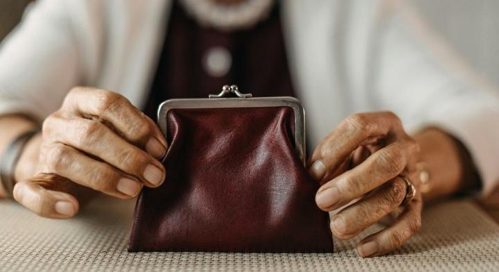 Kedden kezdik utalni a februári nyugdíjakat