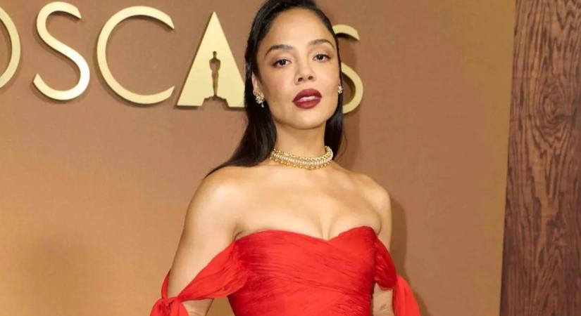 Dögös kisugárzás és csábító pózok – Tessa Thompson képei felpörgetik az internetet - szexi galéria