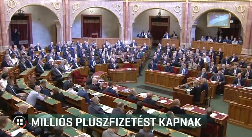 Milliókkal egészíti ki a kormány a Fidesz-képviselők fizetését
