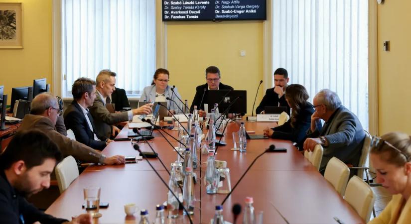 Elkezdődött a kampány, a Tisza rögtön három kifogást nyújtott be, döntött a Nemzeti Választási Bizottság