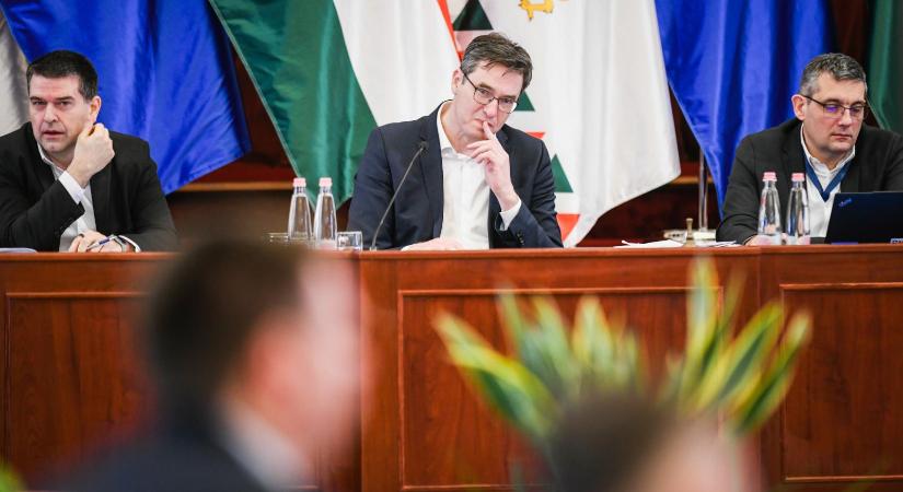 Tizenöt percig vitatkoztak a szavazás menetéről, aztán szinte semmit nem szavaztak meg a fővárosi képviselők