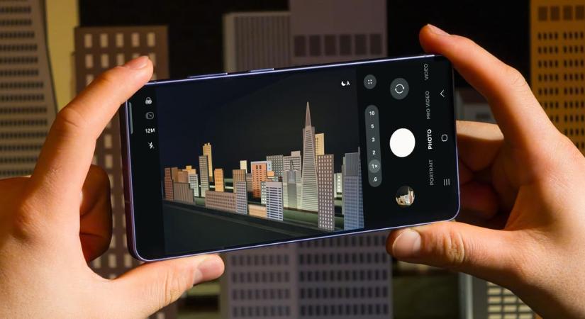 Bejelentést tett a Samsung: itt vannak a leskelődés elleni kijelzővel szerelt Galaxy S26 csúcsmobilok