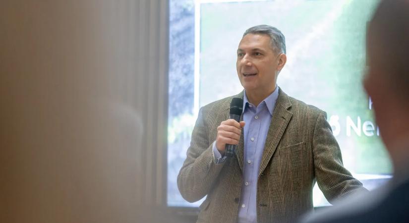 Lázár János: Csodát tenni nem csak nyugaton lehet