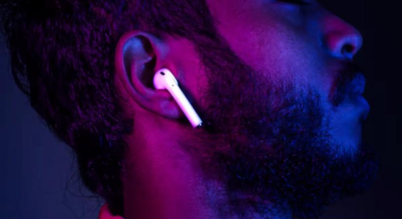 Patricio Ochoa, a hosszú élet szakértője: „Bluetooth fülhallgatót használni olyan, mintha egy mikrohullámú sütőbe dugnád a fejed.”