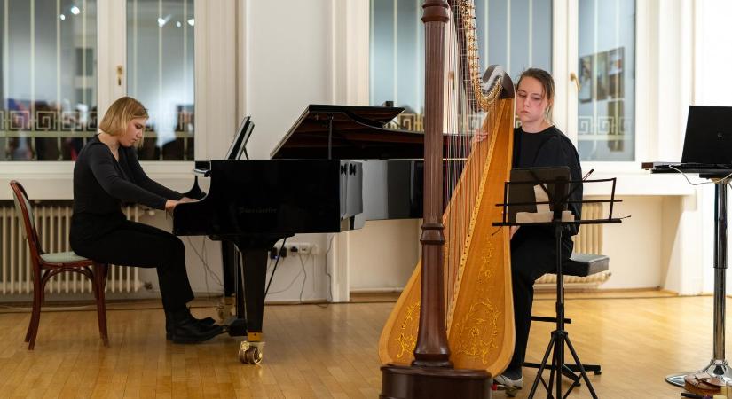 „Mindent, amit alkotok, egy háború elől menekült ember hozza létre”