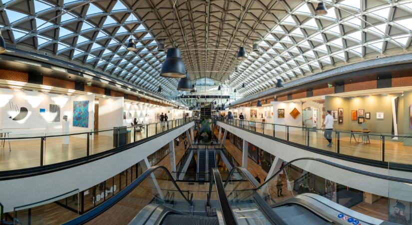 Holnap nyílik a 8. Art and Antique: 145 milliós aláírásgyűjtemény, eredeti Unicum plakát és soha nem látott festmények a Bálnában