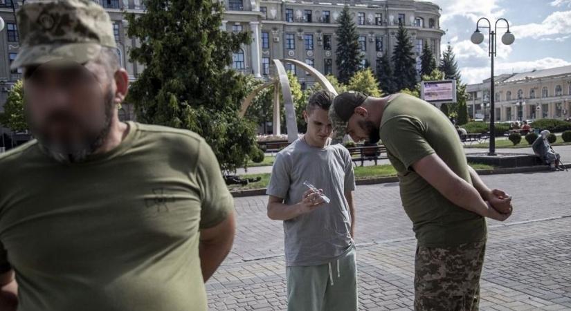 Kényszersorozás: saját katonáik terrorizálják az ukránokat (videók)