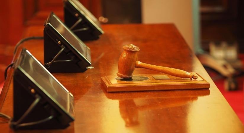 Nagyon szabadulna már a lúgos orvos: „minden nap imádkozom Renner Erikáért”