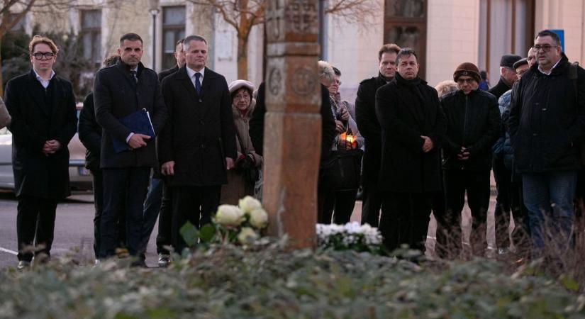 Megindító beszédek hangzottak el a kommunizmus áldozatainak emléknapján Kecskeméten – fotók