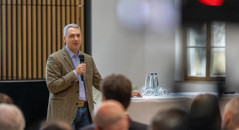 Lázár János: Egy atomhatalmat nem lehet legyőzni vagy jóvátételre kényszeríteni