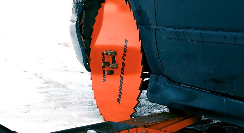 Ha a szöges gumi túl átlagos, a körfűrészlap lehet a megoldás