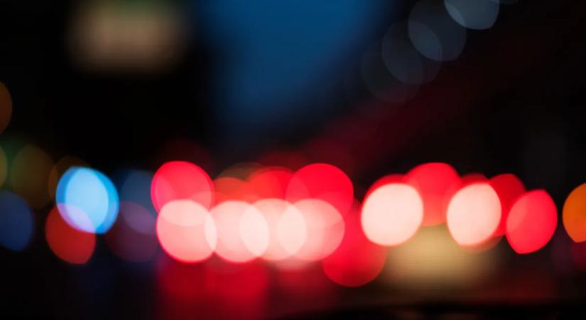 Autójában töltötte telefonját, belehalt a fiatal