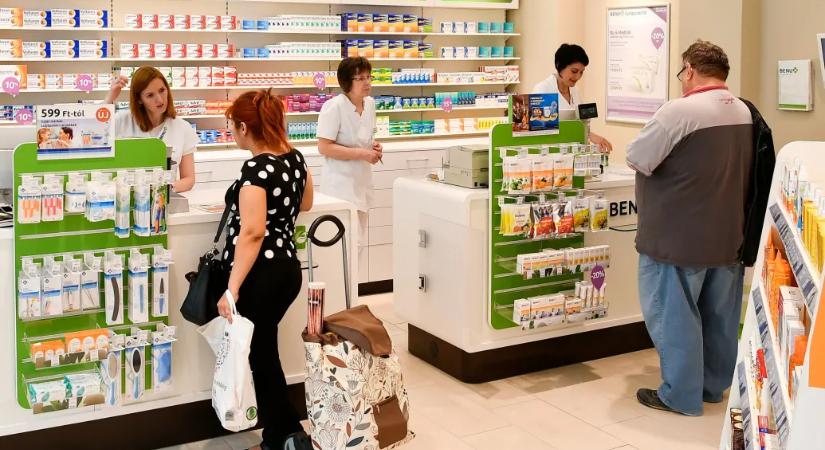 Tehermentesítheti az orvost, de biztonsági kockázat is lehet, ha a gyógyszerész írhat fel orvosságot