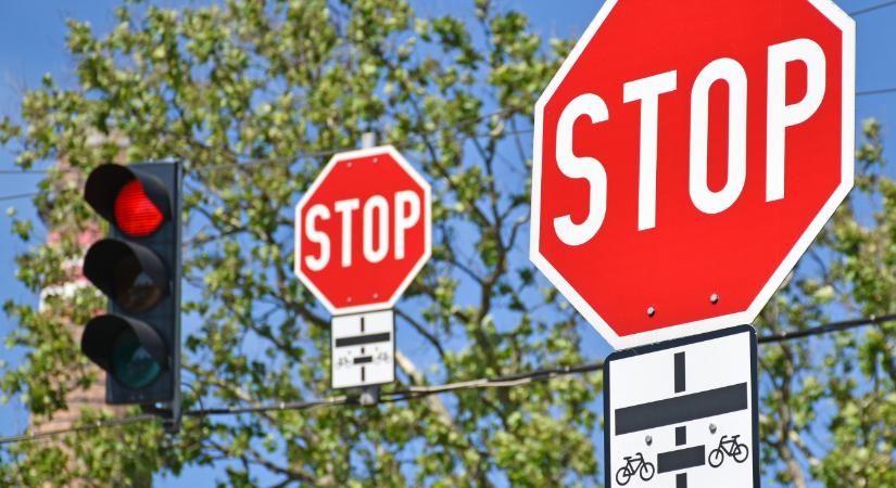 A nevét sem ismerik a magyar autósok a leggyakoribb KRESZ-táblának