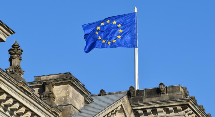 Az EU már most fékezné az árak kilengéseit az új karbonadó előtt