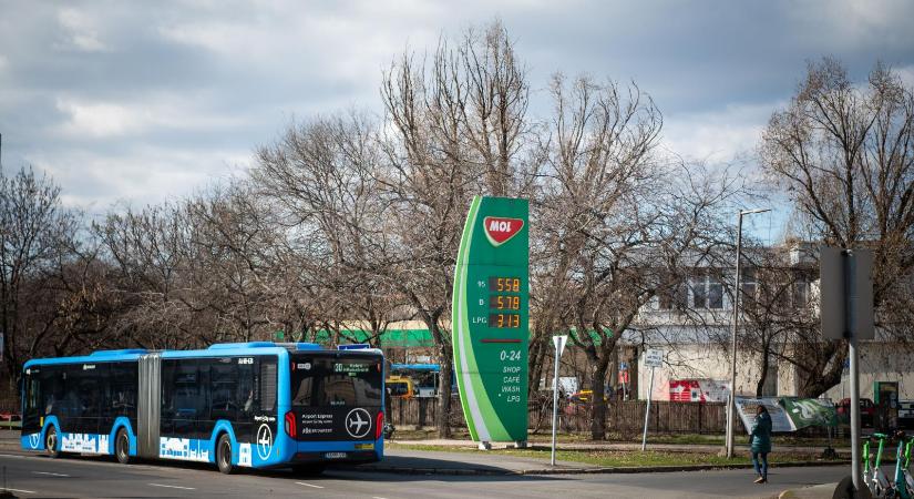 Csak a Fidesz-propaganda blöffje az 1000 forintos magyarországi benzin, ráadásul az orosz alapú üzemanyag nem is olcsóbb