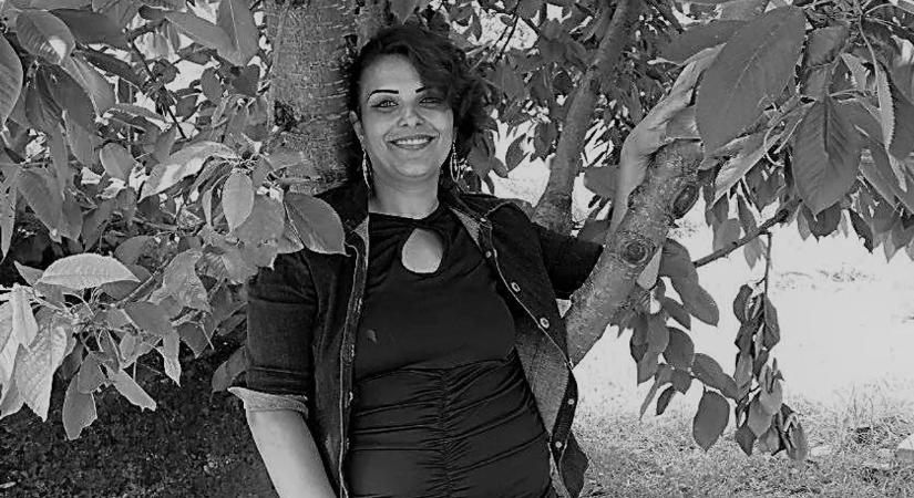 „Elkezd mosolyogni és nevetni, mintha látná az anyukáját” - örök nyugalomra helyezték a vízfejű kisfiú anyukáját