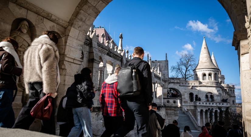 Marad a korai tavasz, napsütéses, csapadékmentes szerdára van kilátás