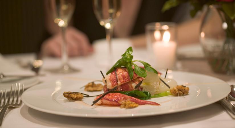 5 apró hiba, ami egy elegáns étteremben azonnal elárulja, honnan jöttél