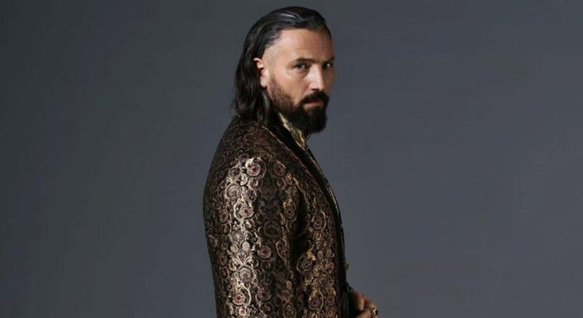 Így néz ki a Hunyadi sorozat II. Murad szultánját alakító színész a valódi életben