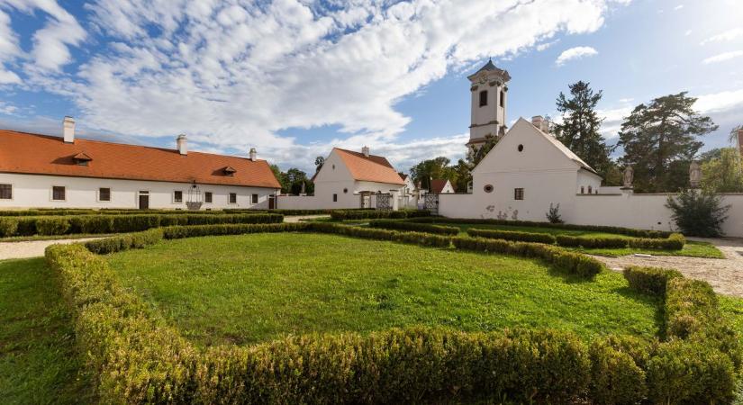 A csend birodalma igazi csodatevő hely a Vértes lábánál: fotókon a majki remeteség