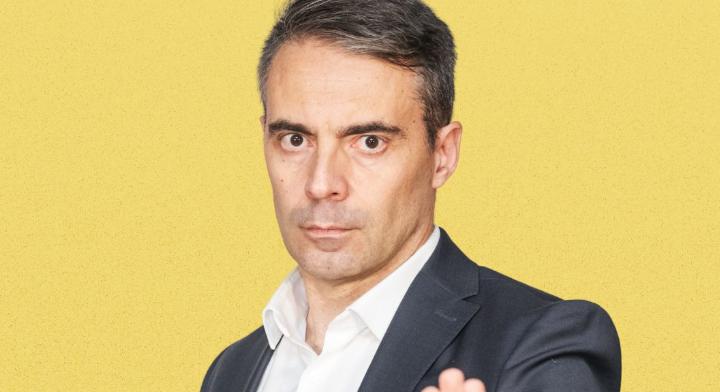 Vona Gábor „visszalőtt” a Fidesz gyilkolós kampányvideója miatt az NMHH vezetőjének