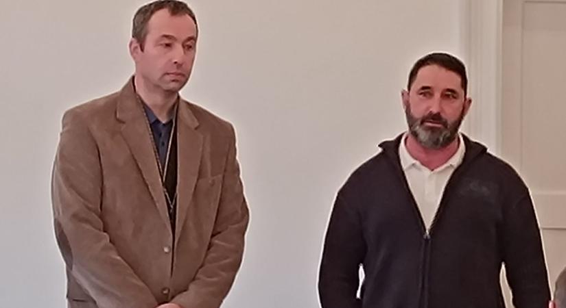 A nagymester, aki egyet hátra lépett