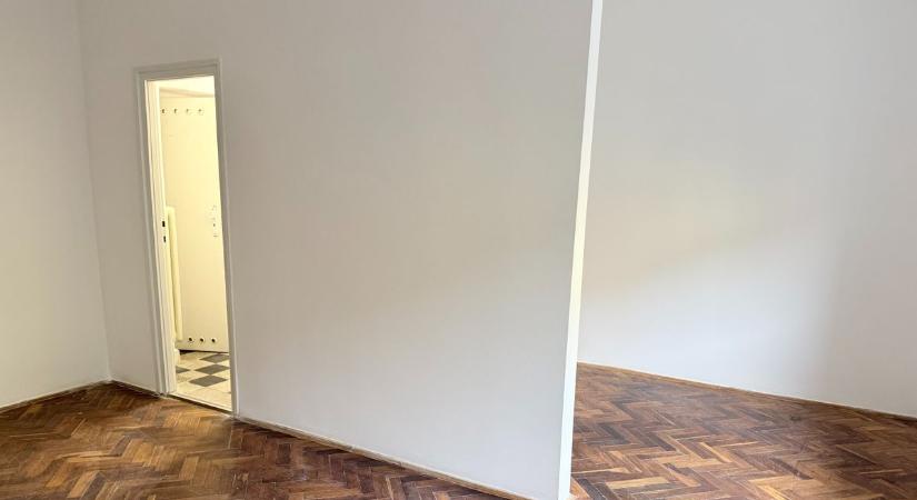 Elavult, rossz állapotú lakások újulnak meg Borsodbótán és Ózdon – finisben a Magyar Vöröskereszt szociális lakásépítési projektje