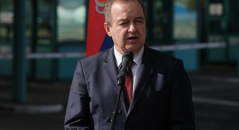 Kórházba szállították a szerb belügyminisztert, állapota súlyos