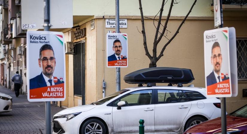 Rendőrkézre került a plakátrongáló, aki megütötte az akciója szemtanúját