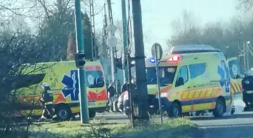 Karambolhoz riasztották a tűzoltókat Tiszafüreden