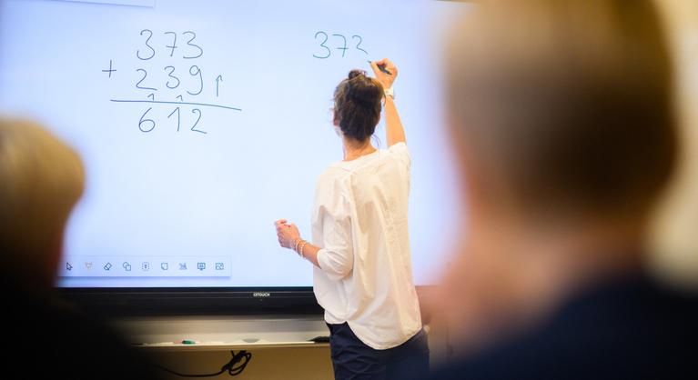 Orbán Viktor bejelentette, jelentős pluszpénzhez jutnak a pedagógusok