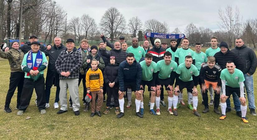 Kilyukadt cipő, vértócsa, horrorsérülés a megyei mérkőzésen