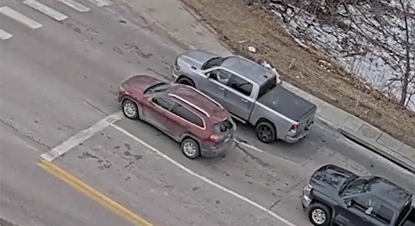 Békésen álltak a pirosnál, amikor megtörtént a legváratlanabb baleset