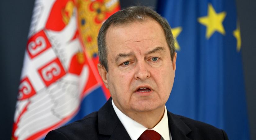 Tüdőgyulladással kórházba szállították a szerb belügyminisztert, lélegeztető gépre kellett kapcsolni