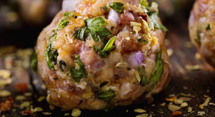 Szaftos fasírt Görögországból: könnyű, fűszeres és nagyon finom