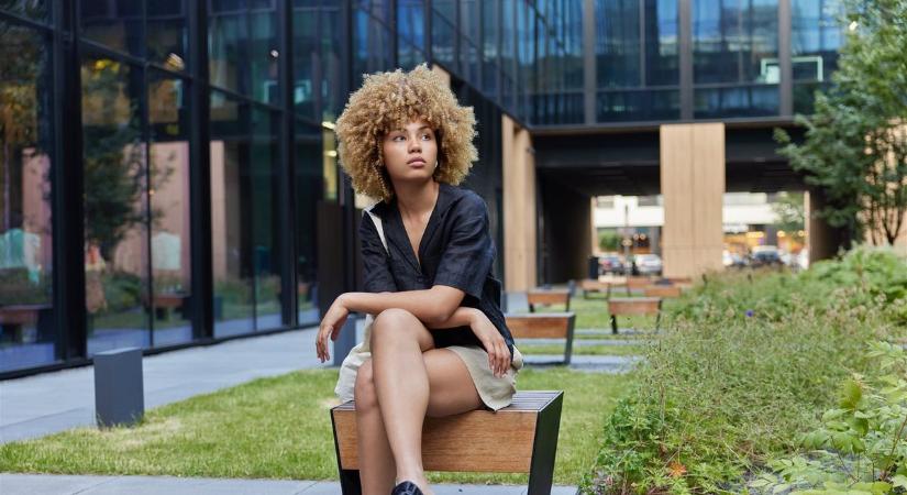 Miért válnak a divatos papucsok a női cipőkollekciók alapdarabjaivá?