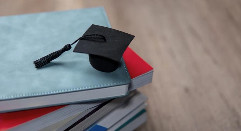 Hankó Balázs: minimum ötven százalékkal emelkednek a tanulmányi ösztöndíjak az egyetemeken