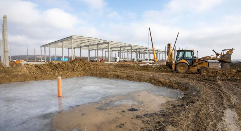 Zöld logisztika és stratégiai összeköttetés: Interjú a soproni óriásberuházásról