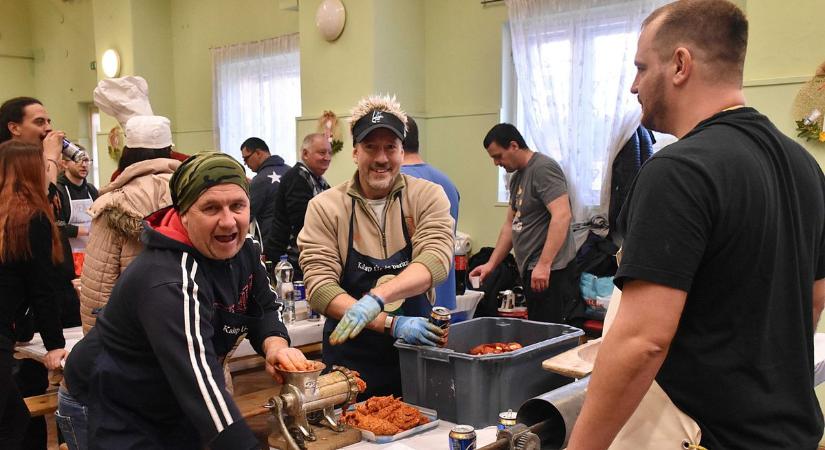 Sikeresen pályázott a falu: több lépcsőben újítják fel a művelődési házat Jászboldogházán