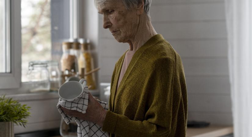 Nyugdíjasokat károsító szerződések miatt lépett az ügyészség