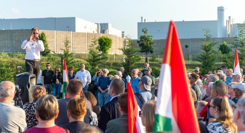 Magyar Péter: A gödi akkumulátorgyárból rendszeresen elrejtették a veszélyes anyagokat a katasztrófavédelmi ellenőrzések elől