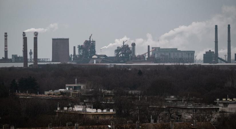 Dunaújvárosi munkássors: „Ez most az a helyzet, amikor meg kell hunyászkodni az életért”