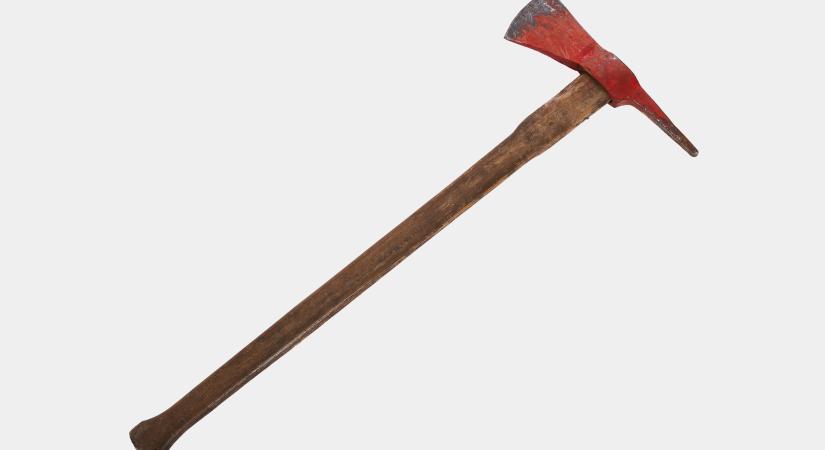 Csákánynyéllel ölt a féltékeny férfi