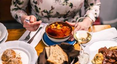 A 10 éves Gettó Gulyásban a szaftos pörköltek mellé nosztalgikus időutazás is jár