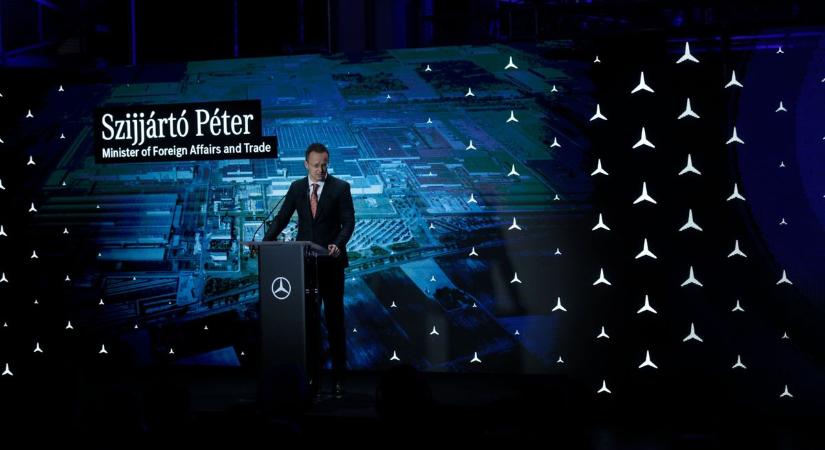 Indul az új modell gyártása a kecskeméti Mercedesben, már tesztelik a prototípust – ez mindent megváltoztat, Szijjártó Péter 1 millió autós bejelentést tett