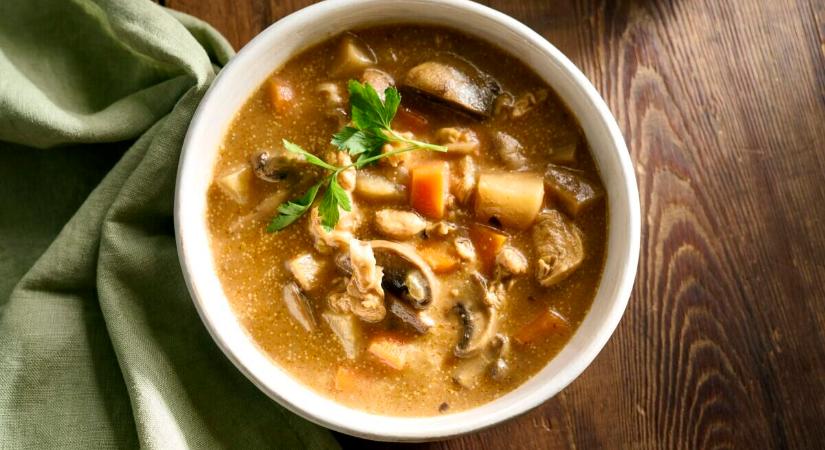 Gombaleves sertéshússal, galuskával