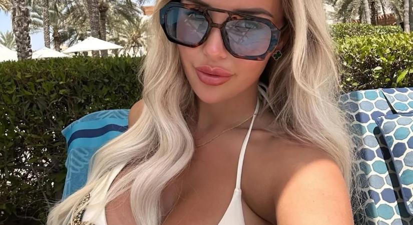 Ámulatba ejtő oldalciciket villantott a Chelsea-sztár szuperszexi barátnője – képek