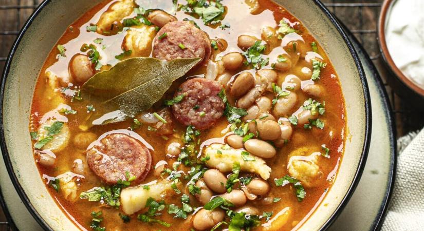 Kolbászos bableves durumcsipetkével